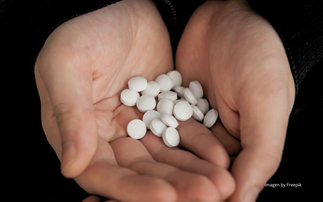 PARACETAMOL Y AUTOLESIONES. Imagen by Freepik